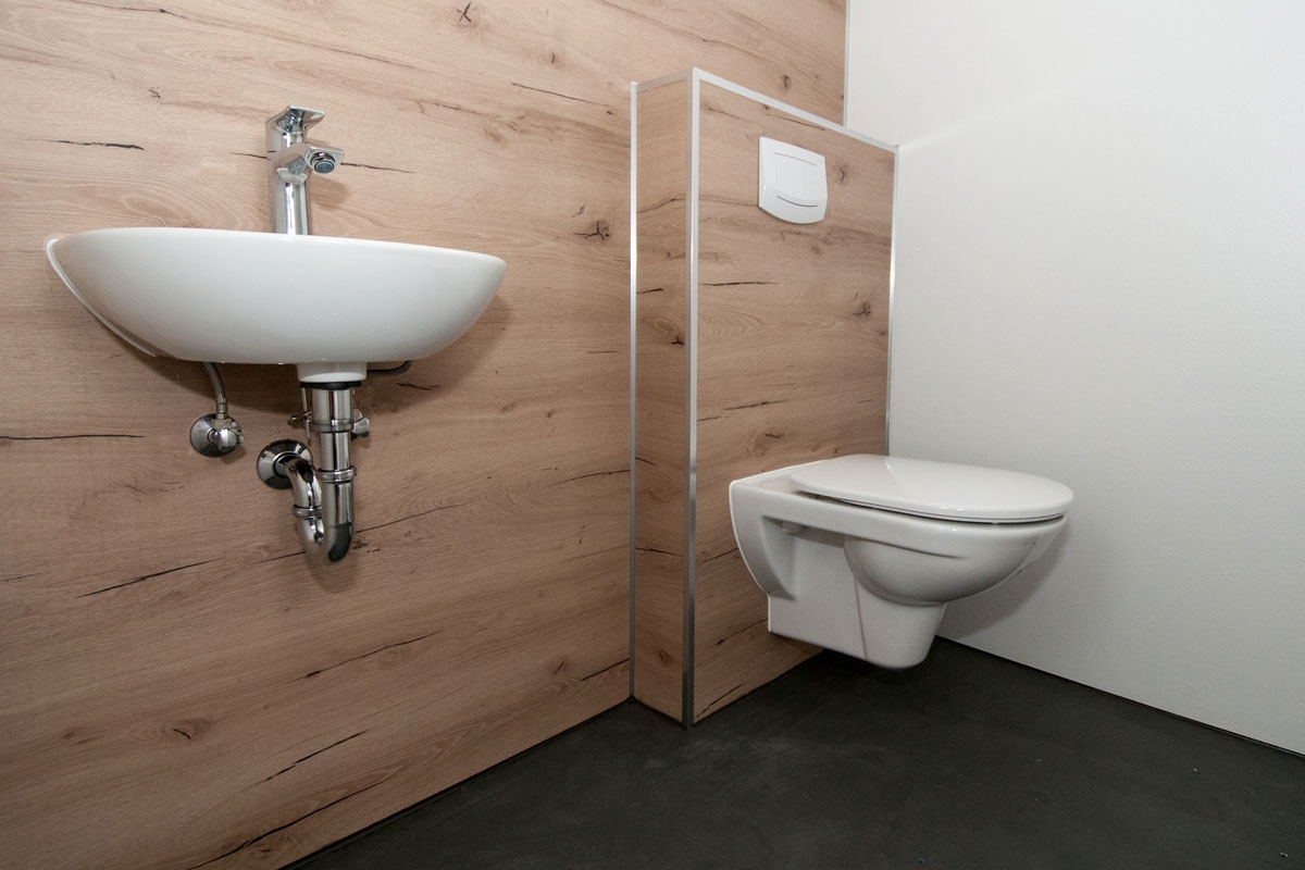 Badezimmer, Toiletten, Sanitärbereich aus Holz 009 © Wohnkultur Strantz / Nicole Löwy